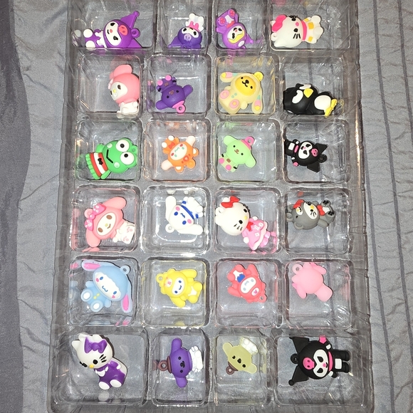 SANRIO HELLO KITTY Advent Calendar Characters 24 mini figs - Picture 2 of 3